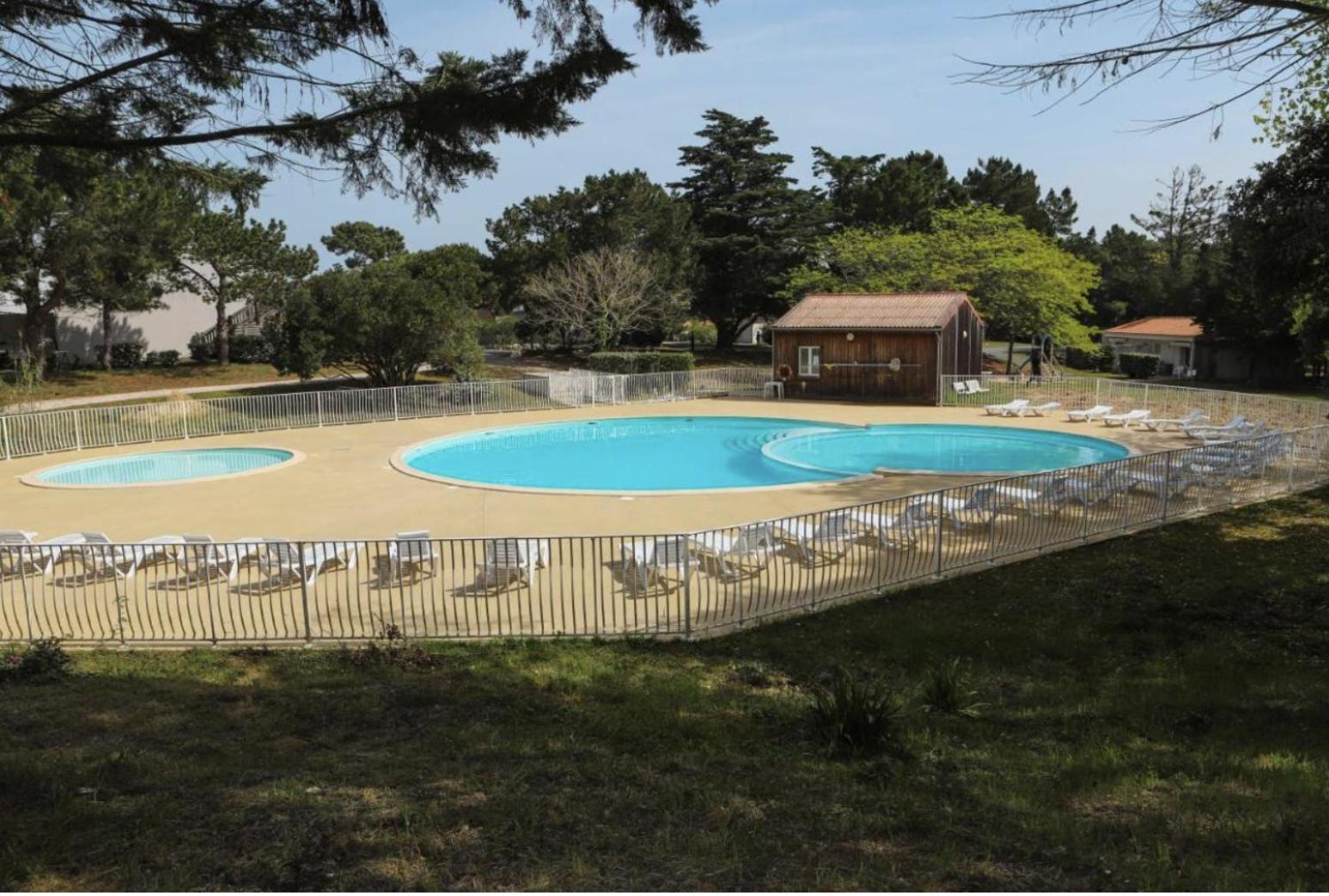 Maisonnette La Coti H5 Avec Piscine Interieure Chauffee, A 400 M De La Plage Et Menage De Fin Sejour Compris Saint-Georges-d'Oleron Eksteriør bilde